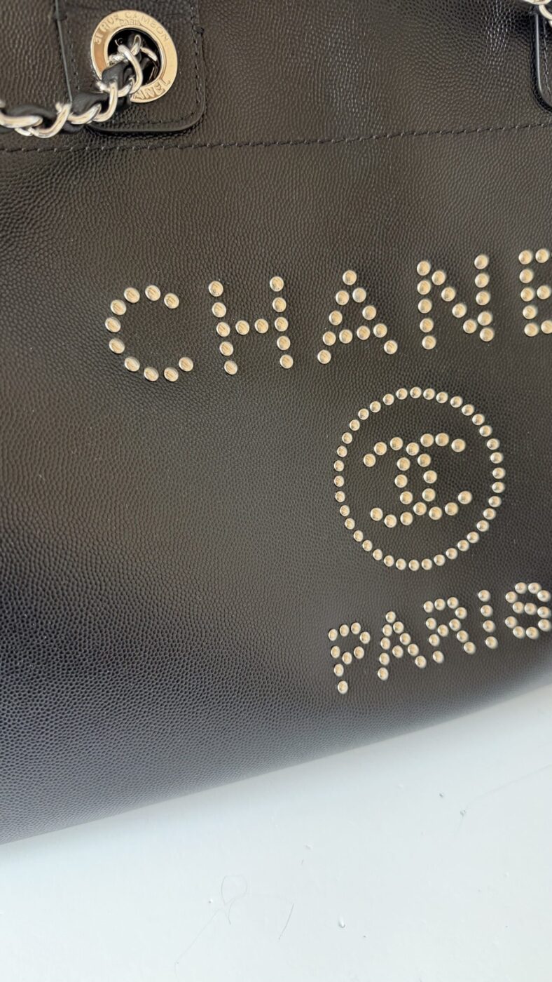 Chanel Leather Deauville Large - Image 3
