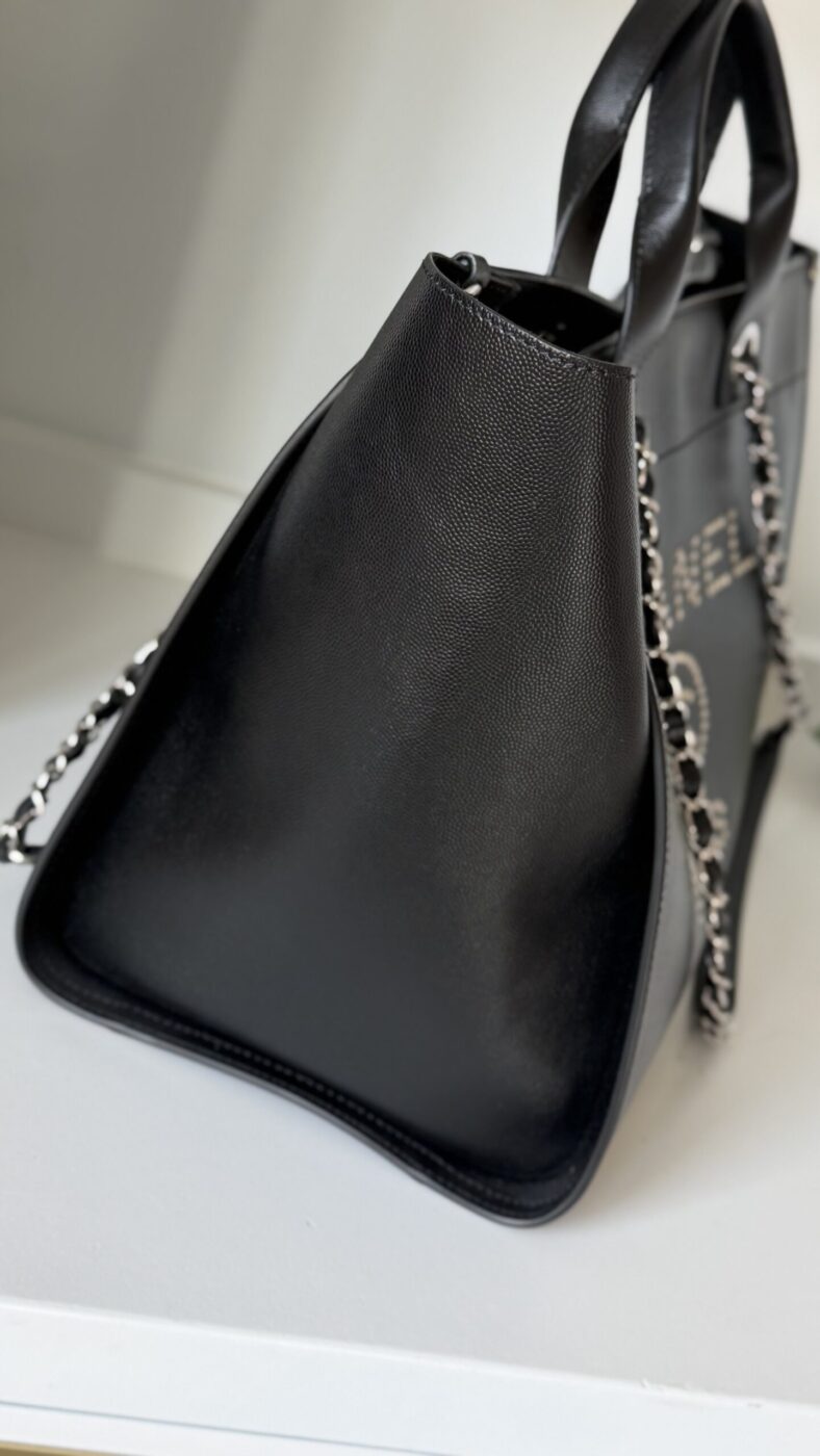 Chanel Leather Deauville Large - Image 10