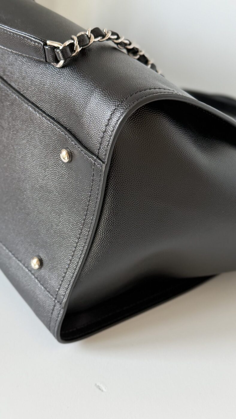 Chanel Leather Deauville Large - Image 12