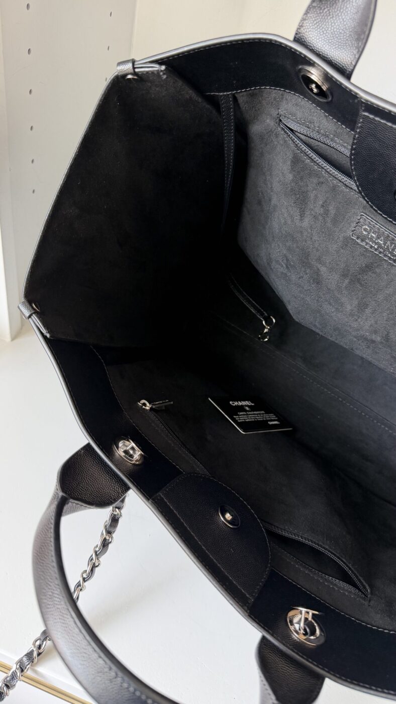 Chanel Leather Deauville Large - Image 14